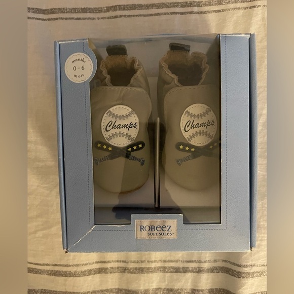 🆕 Robeez | Champ gray leather baseball theme crib shoes | 0-6 month - Picture 2 of 8